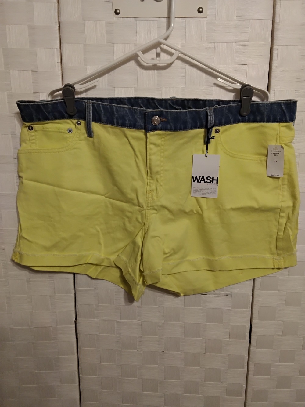 GAP Authentic 1969 Best Girlfriend Short Fresh Yellow- Size 18 or 34r Women's